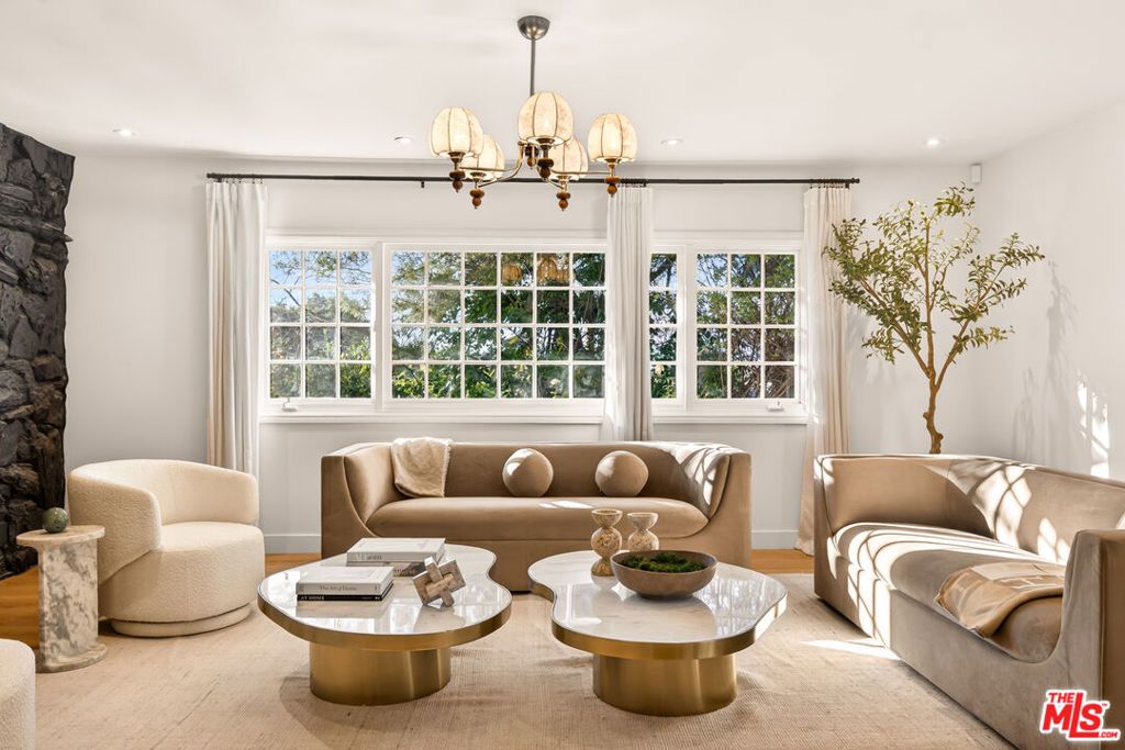 Photo of 16644 Calneva Drive, Encino, CA 91436 (MLS # 26719953)