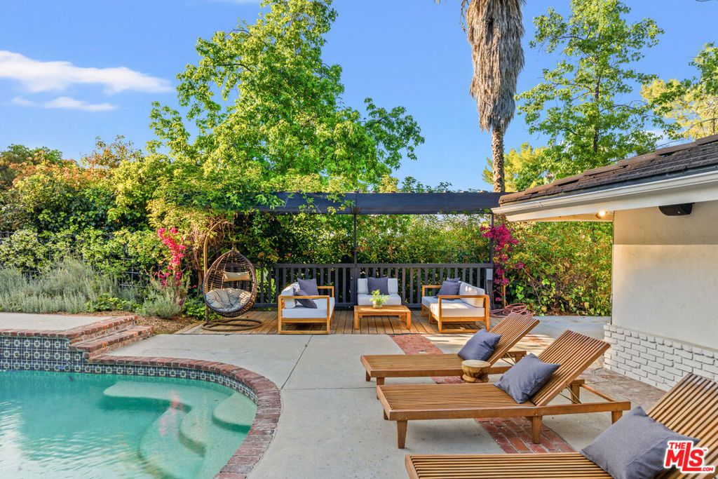 Photo of 16644 Calneva Drive, Encino, CA 91436 (MLS # 26719953)