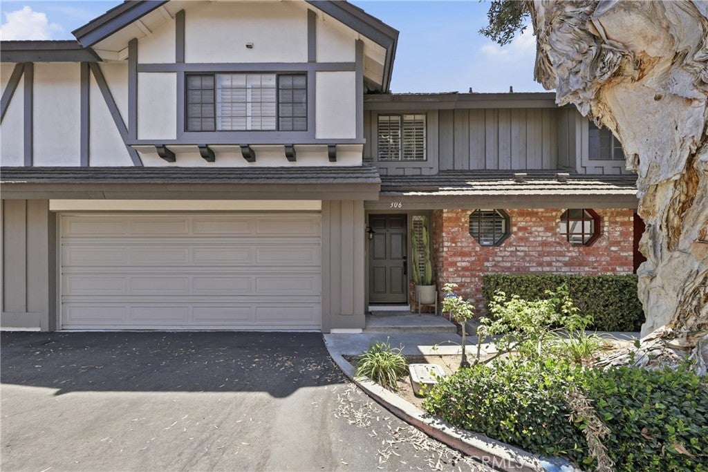 306 Campbell Lane