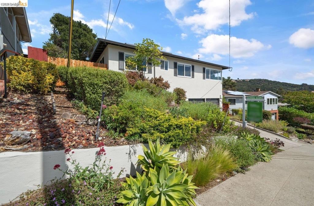 4836 Reinhardt Dr DR, Oakland CA 94619