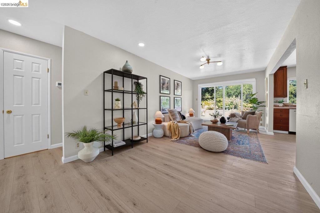 4836 Reinhardt Dr