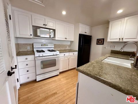 7025 Glade Avenue 5 Canoga Park CA 91303