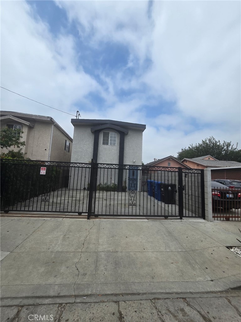 3 Bedrooms - 1.5 baths 1 Parking inside.
