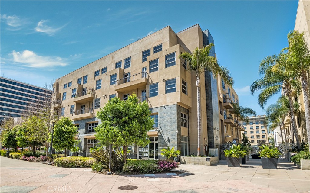 Location, Location, Location. Urban Loft Living. Located in the heart of Downtown Long Beach in the desirable 133 Building on the beautiful Promenade. Just blocks from the Marina and BEACH. Two story, 2 bedroom, 2 bath & balcony. New laminate wood flooring. Large windows bring ample natural lighting and overlook the Promenade & Promenade Square Park. New wood floors, modern kitchen with stainless steel appliances and bar seating area. Central A/C, inside washer and dryer. Downstairs bedroom has it's own bathroom and upstairs bedroom has a walk-in close and a private balcony overlooking the courtyard for relaxing in the evenings. Free internet and basic cable with Frontier. One assigned subterranean garage parking space. Common areas include a large gym, yoga room, community room with pool table, small kitchen and seating area with a big screen television. A secured bike room is also available. Excellent walkability & biking, absolutely the best place to live. Live near Shoreline Village, Pike, restaurants, Art District, Queen Mary, grocery stores, shopping & entertainment.