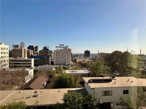 Photo of 6330 1/2 Franklin Avenue, Los Angeles, CA 90028 (MLS # SR26044928)
