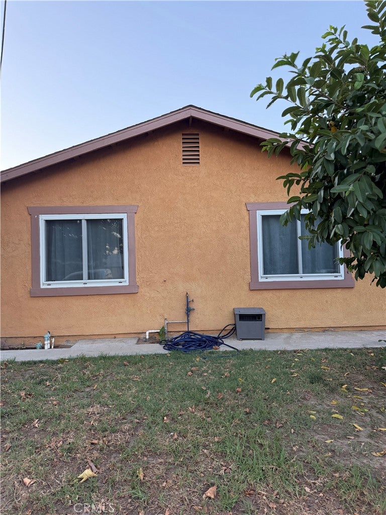 329 E Belmont
