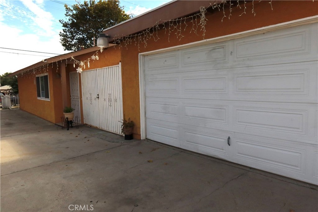 329 E Belmont