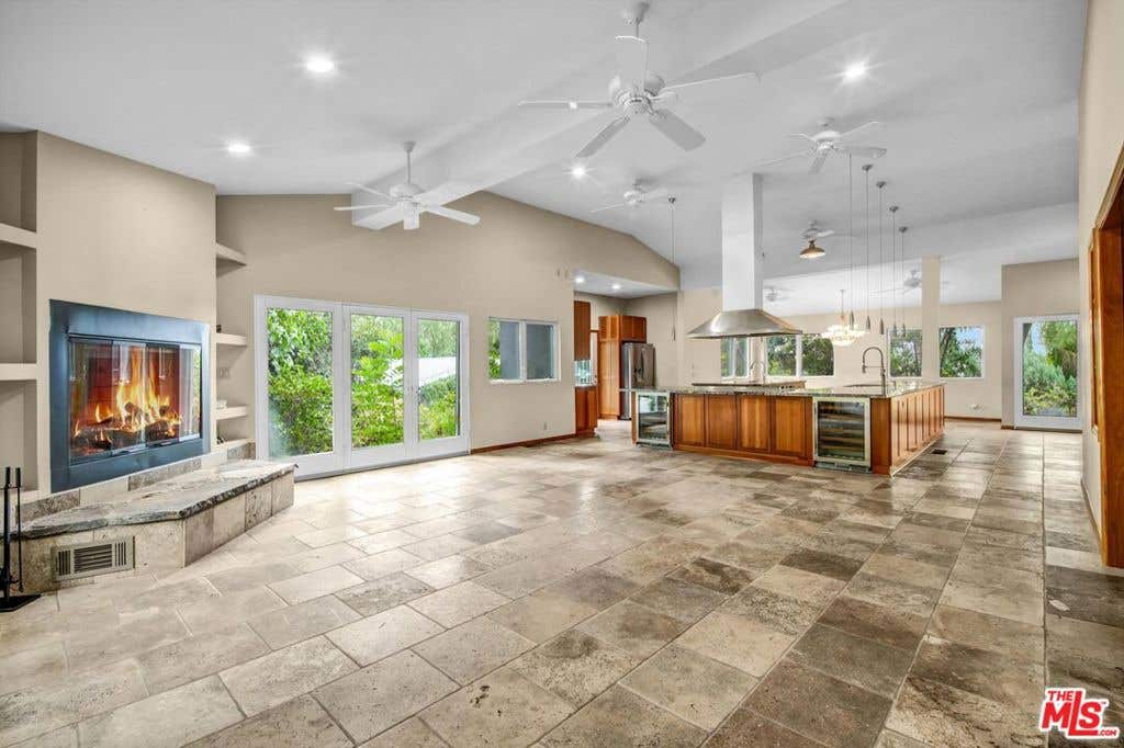 Photo of 5653 Shirley Avenue, Tarzana, CA 91356 (MLS # 26850207)