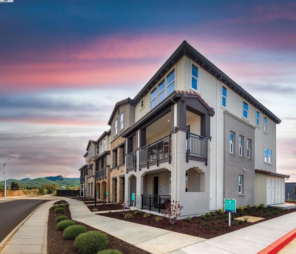 Photo of 952 Blaise Lane #1001, Morgan Hill, CA 95037 (MLS # 41115193)