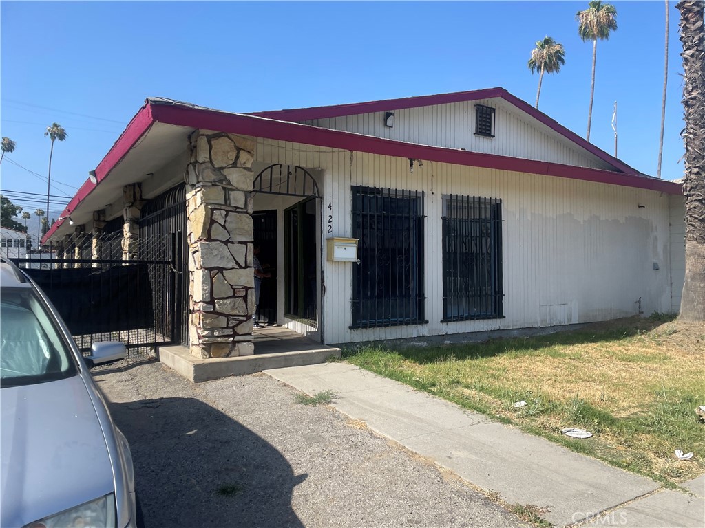 Professional building is offering office spaces, in Downtown San Bernardino, close to court, city hall, post office, freeways, shopping centers this building is offering 5 different office spaces, for professionals' like attorneys, Dentist, Insurance Office, accountant, tax services, medical, each office off private bathroom, call now for appointment