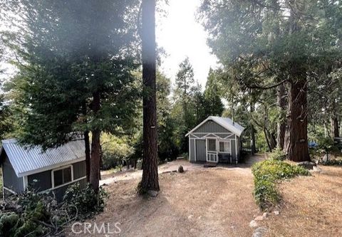 Photo of 23752 Inspiration Rd, Crestline, CA 92325 (MLS # HD25237751)