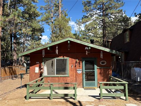 Photo of 343 Holmes Lane, Sugarloaf, CA 92386 (MLS # PW25209606)