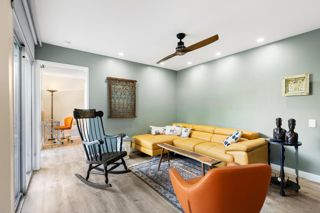 1552 S Camino Real 127