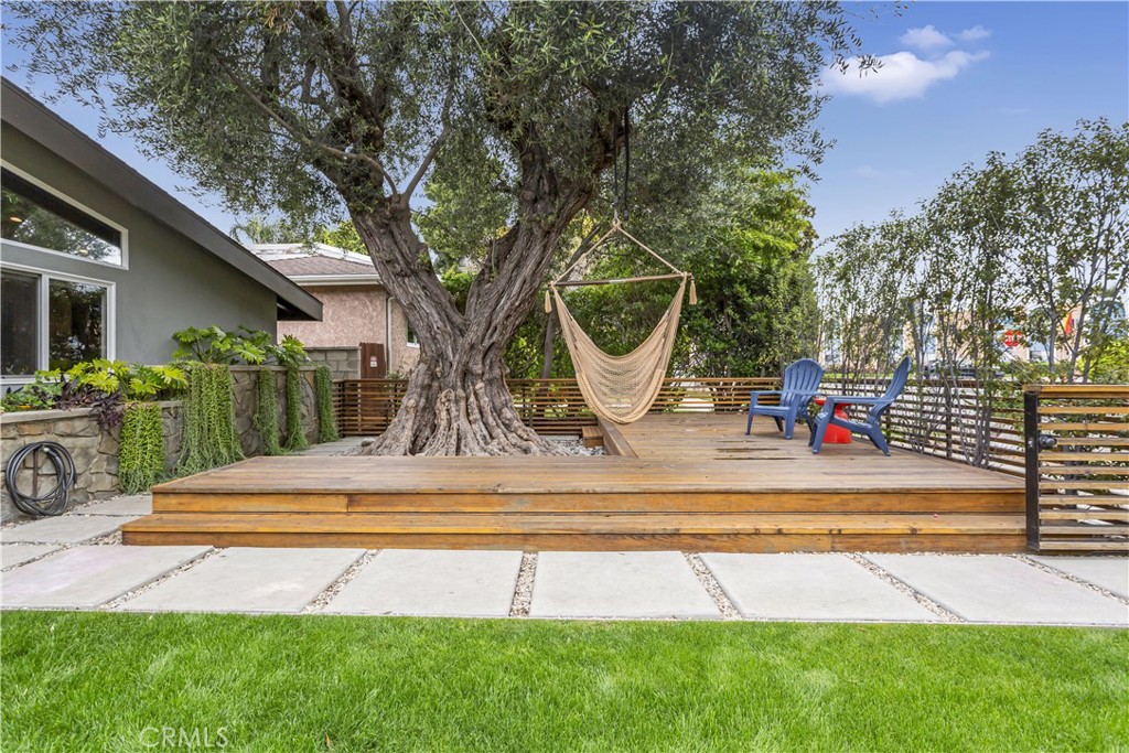 775 Los Altos Avenue