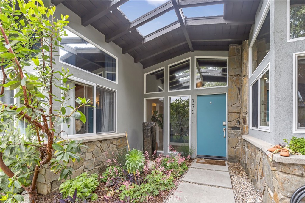 775 Los Altos Avenue