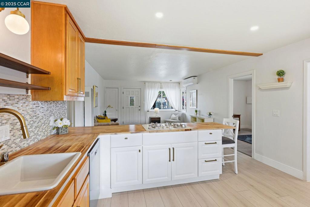 VINE HILL MANOR - Residential