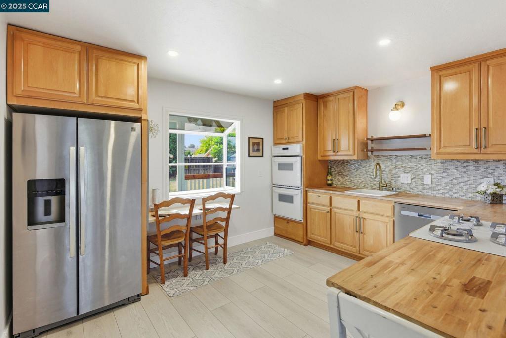 VINE HILL MANOR - Residential