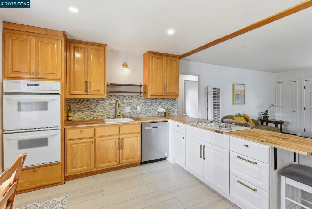 VINE HILL MANOR - Residential