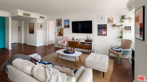 Photo of 7135 Hollywood Boulevard #509, Los Angeles, CA 90046 (MLS # 26673473)