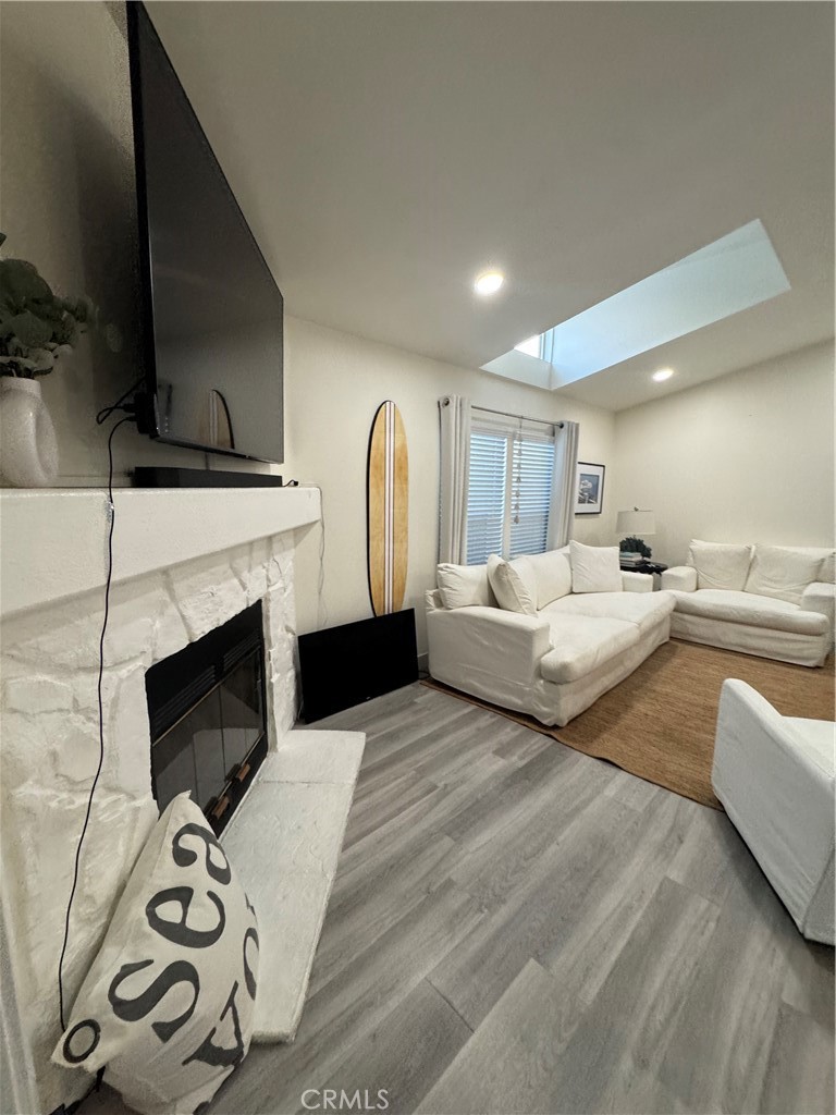 21851 21851 Newland 279