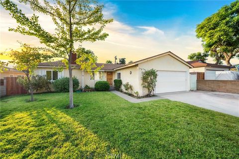 Photo of 8244 London Avenue, Rancho Cucamonga, CA 91730 (MLS # CV25252924)