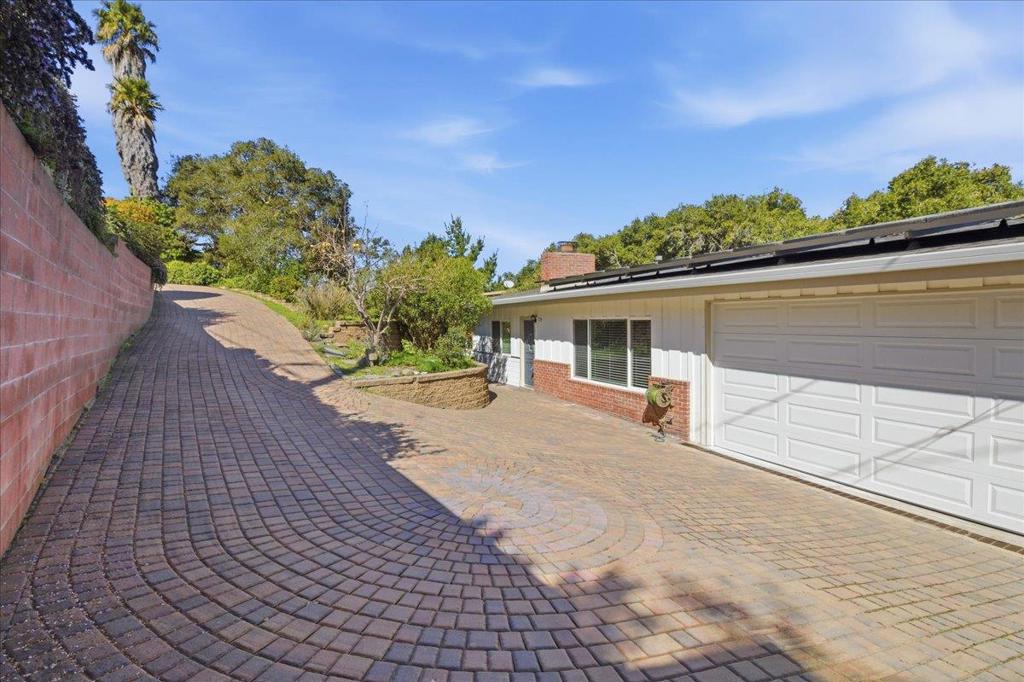 17 Los Encinos Drive