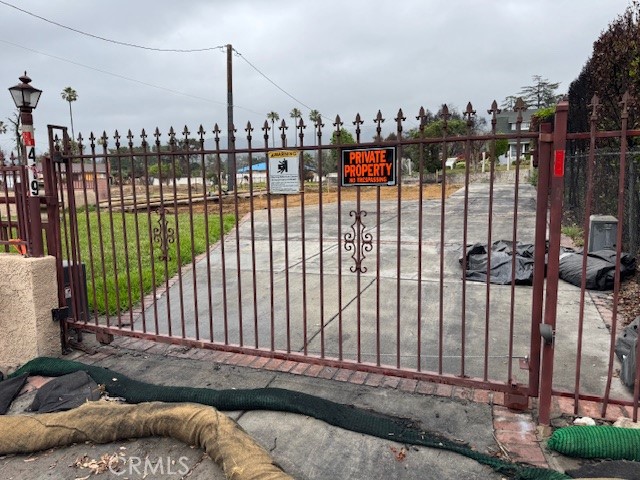 419 W Altadena Drive