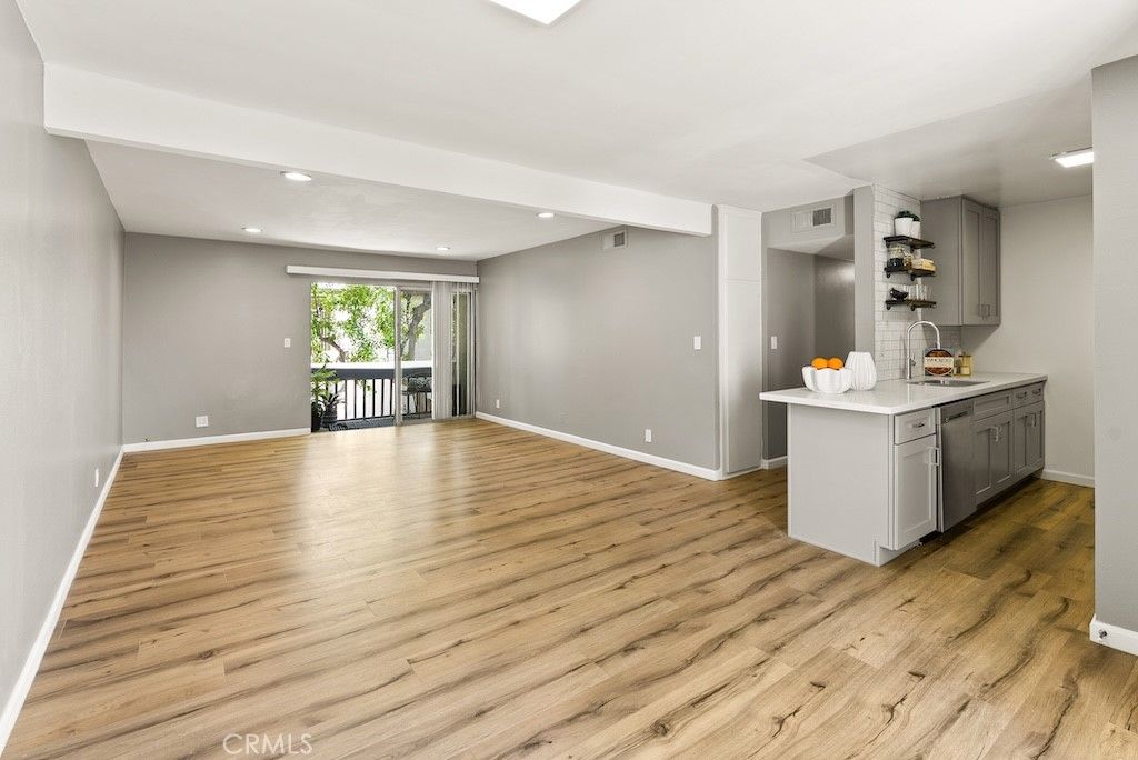 Photo of 18620 Hatteras Street #223, Tarzana, CA 91356 (MLS # SR25104550)