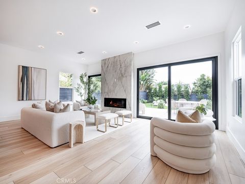 2187 Meyer Place Costa Mesa CA 92627