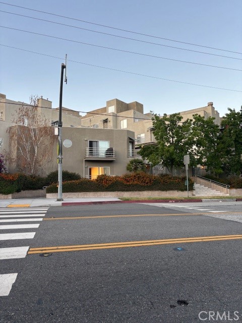 Updated beautiful unit in prime location. Blue Ribbon Schools all around.
