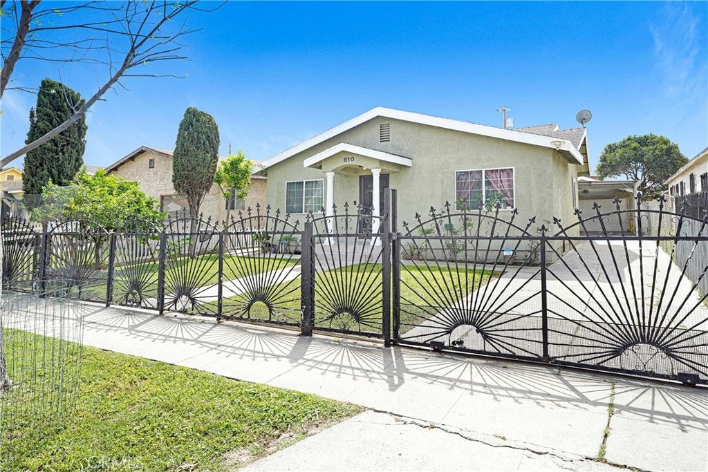 Photo of 810 E 87th St, Los Angeles, CA 90002 (MLS # DW26061644)