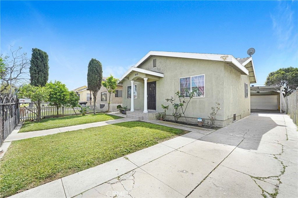 Photo of 810 E 87th St, Los Angeles, CA 90002 (MLS # DW26061644)