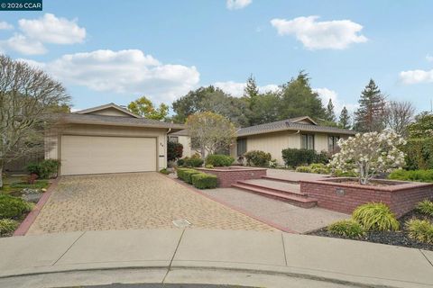 Photo of 34 34 Sherwood Ct Ct, Moraga, CA 94556 (MLS # 41126187)