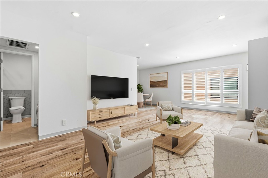 1735 N Fuller Ave 330