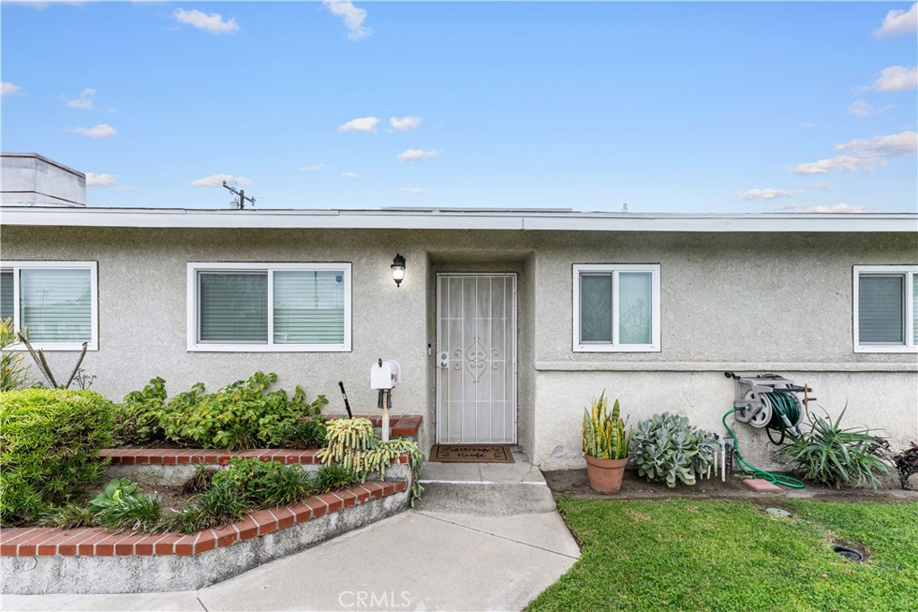 423 S Danbrook