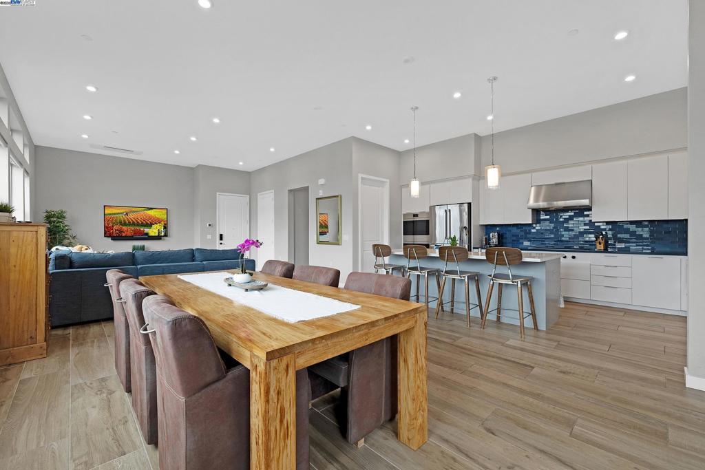 5650 Lexington Avenue 402