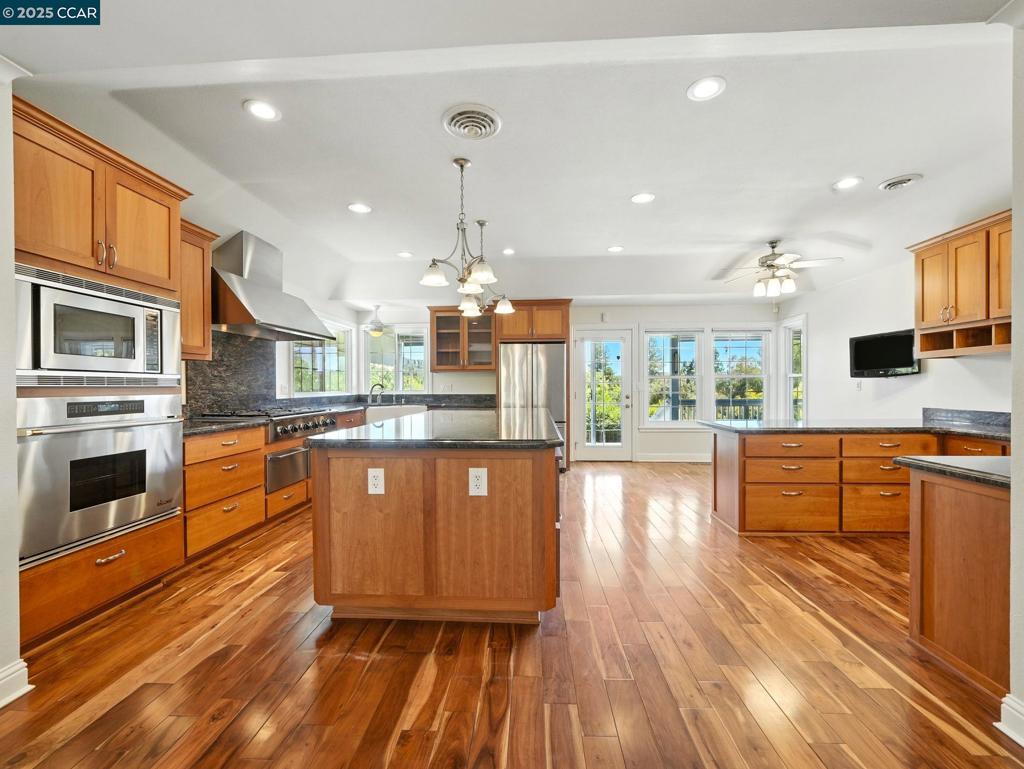 ALAMO HILLS - Residential