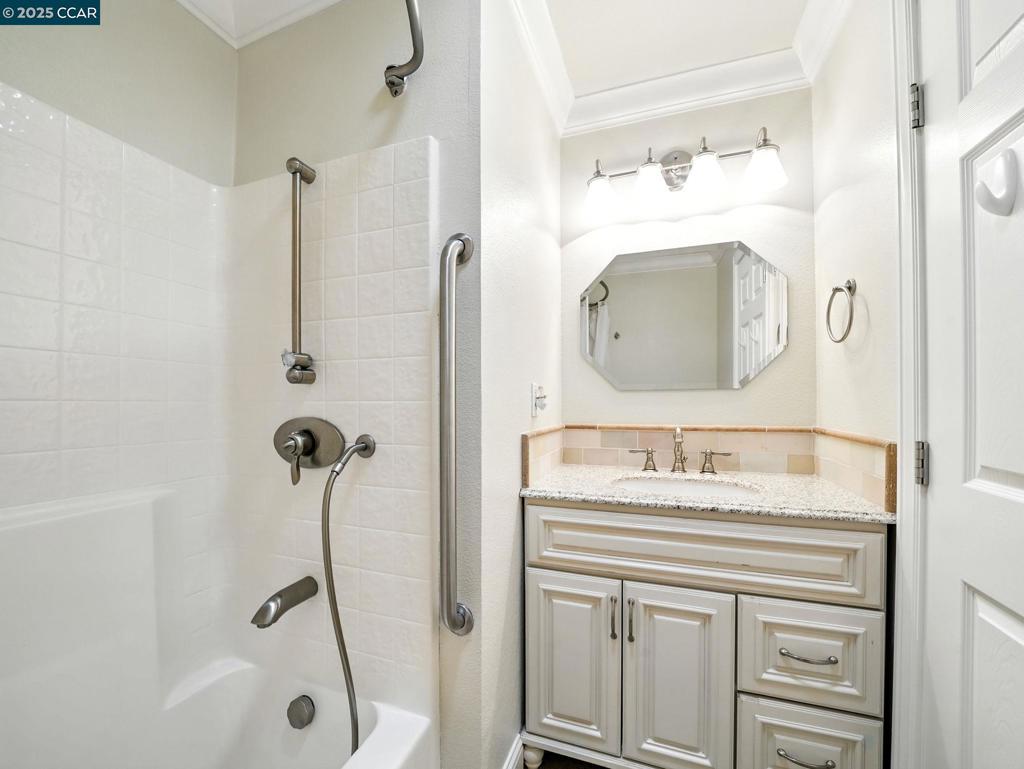 ALAMO HILLS - Residential