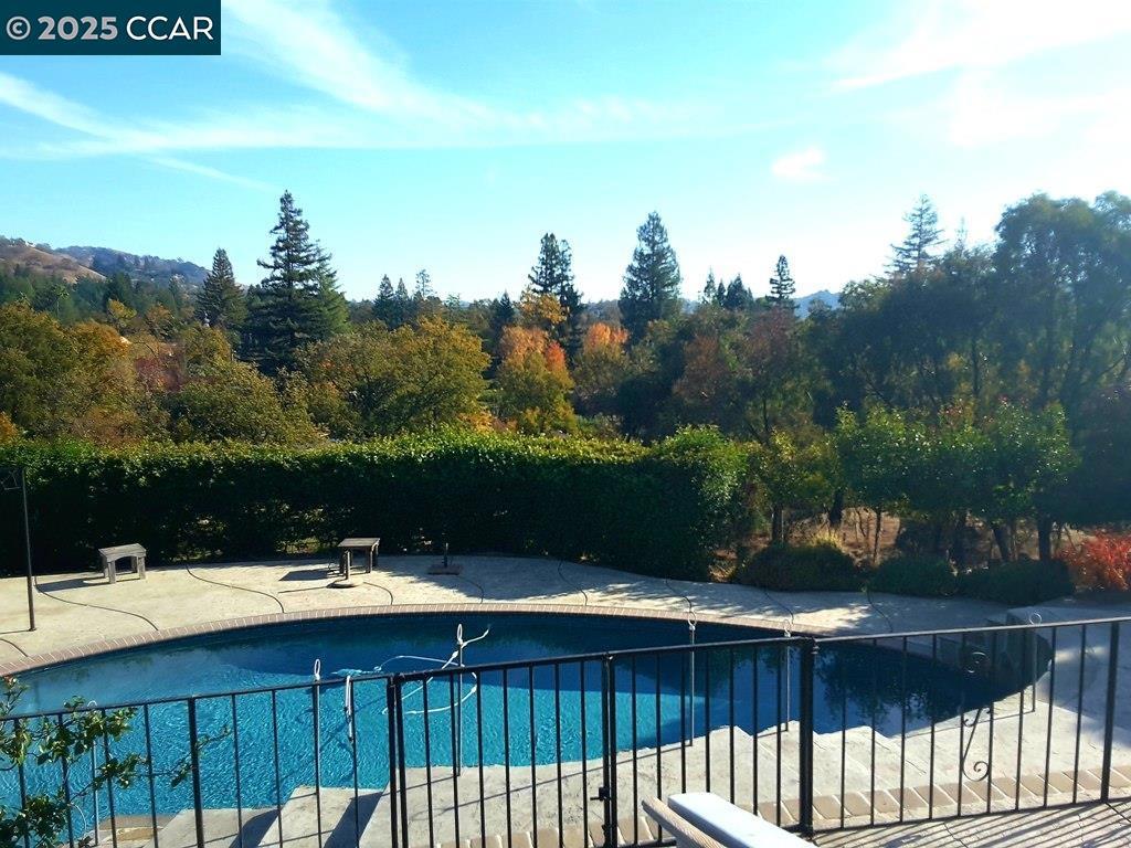 ALAMO HILLS - Residential