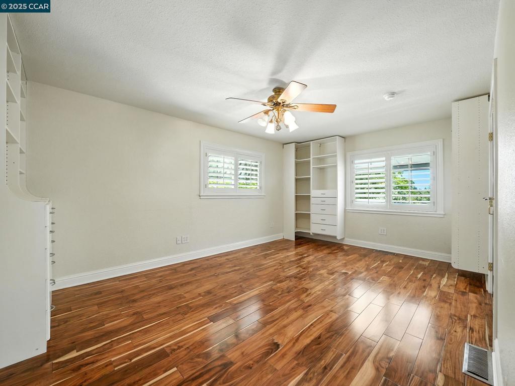 ALAMO HILLS - Residential