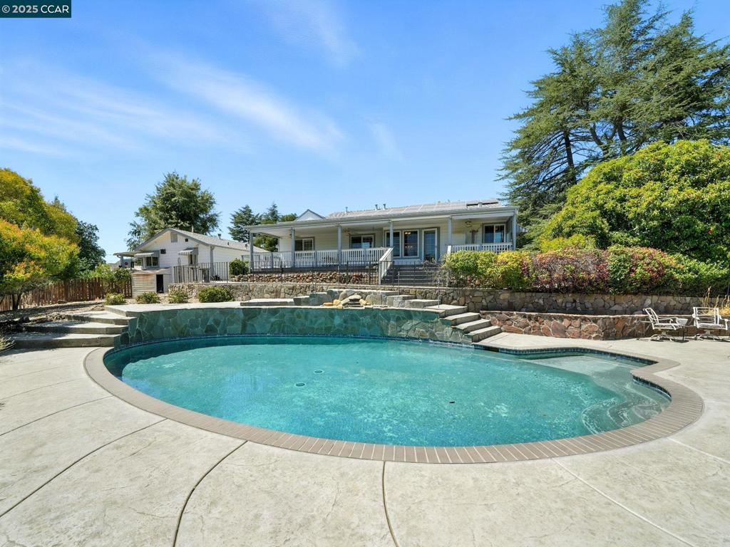 ALAMO HILLS - Residential
