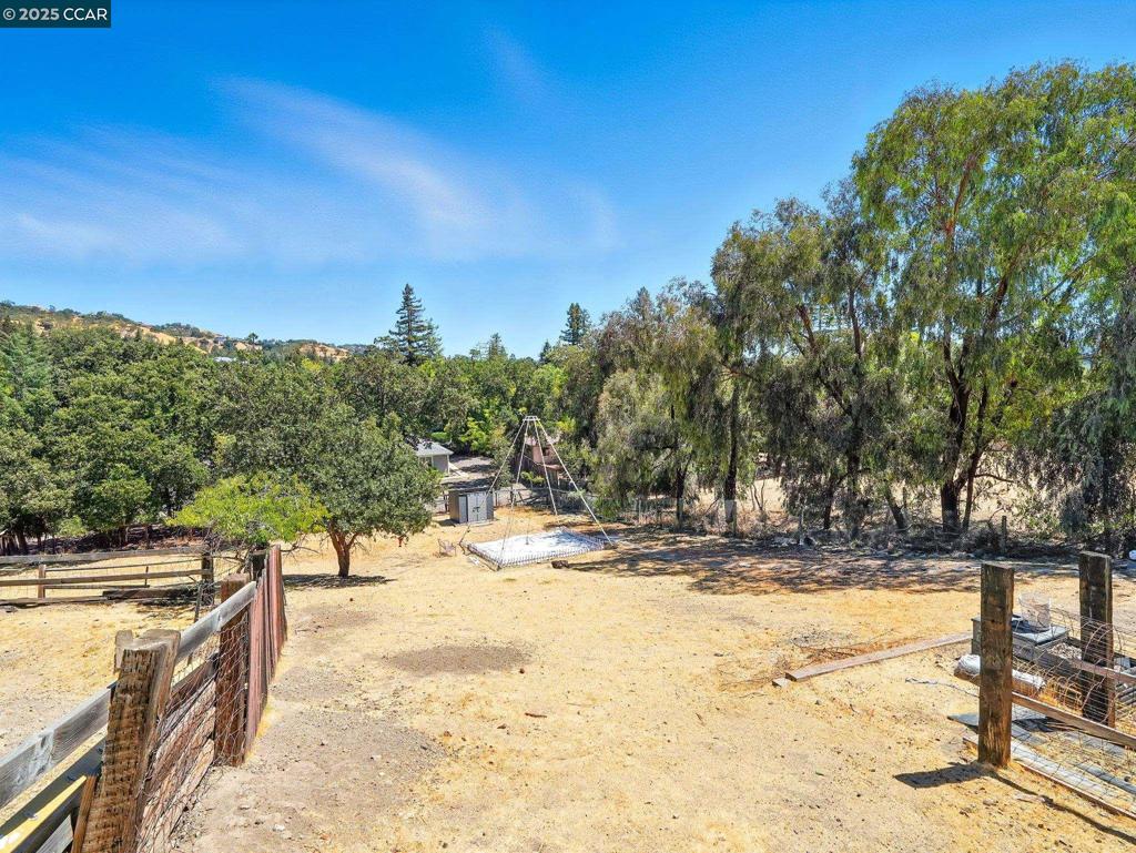 ALAMO HILLS - Residential