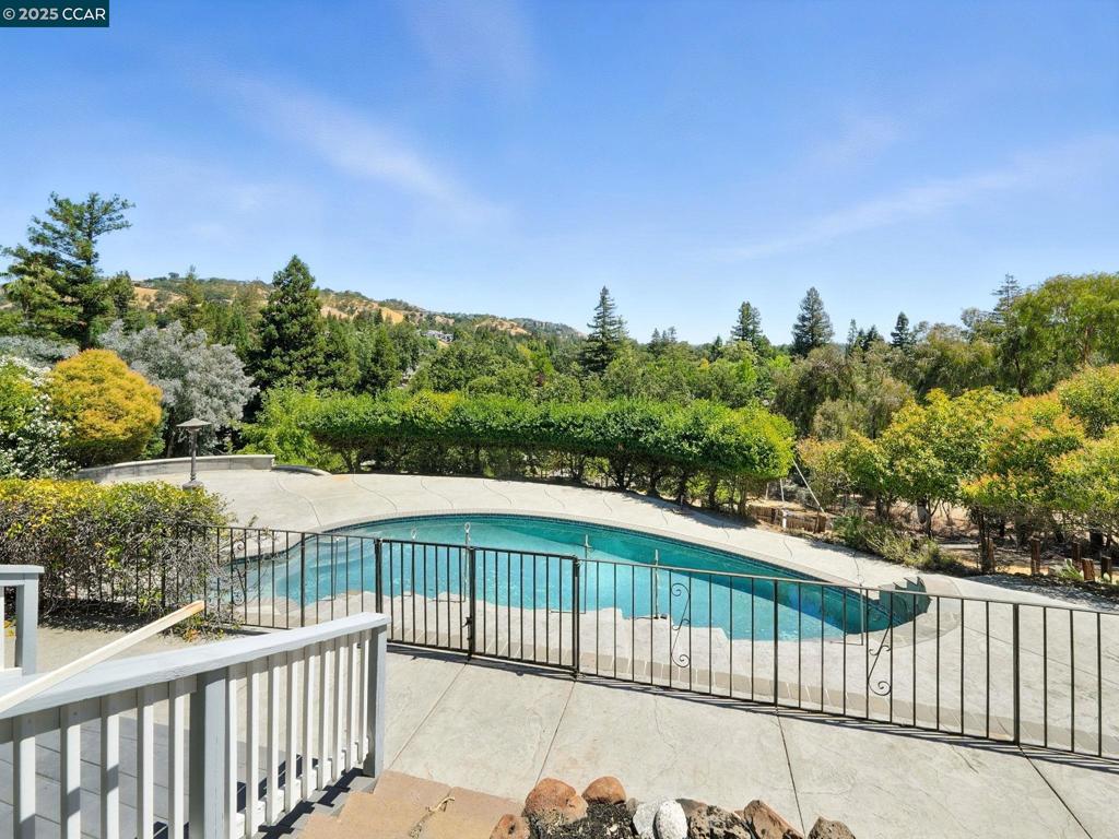 ALAMO HILLS - Residential