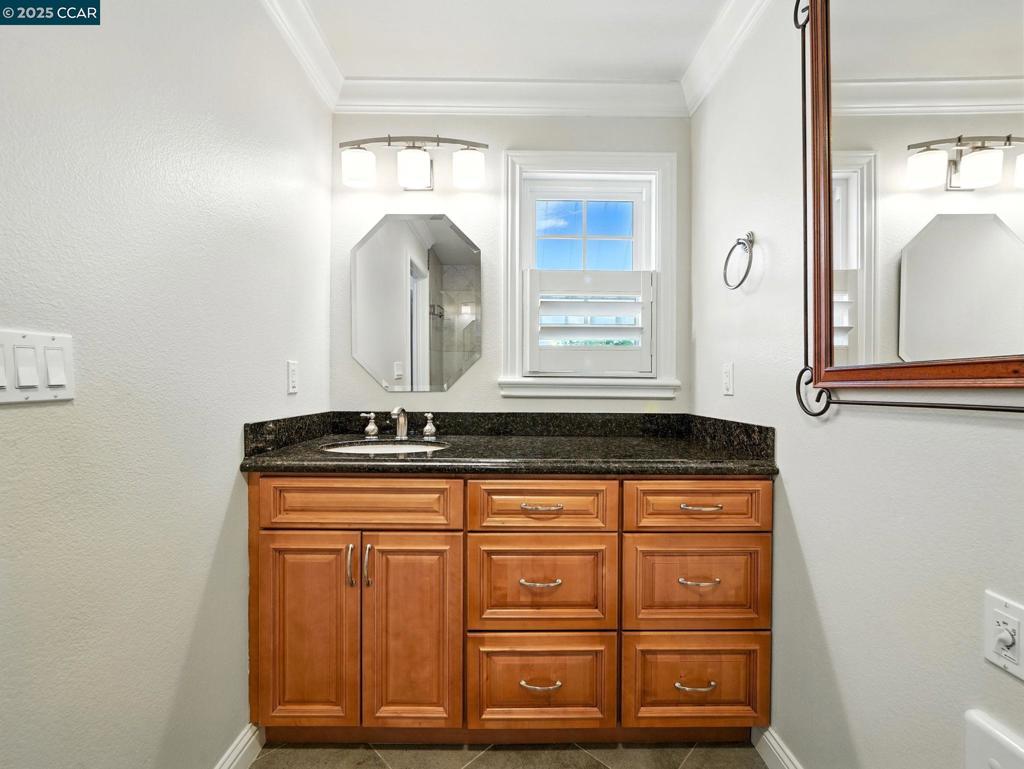 ALAMO HILLS - Residential