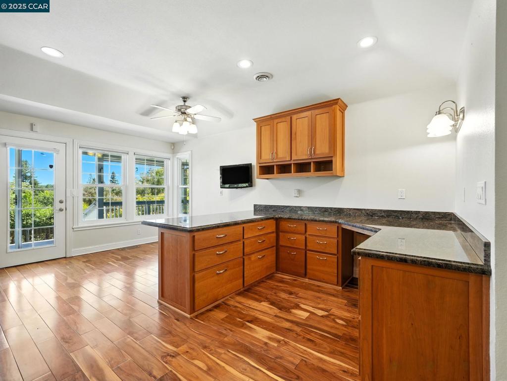 ALAMO HILLS - Residential