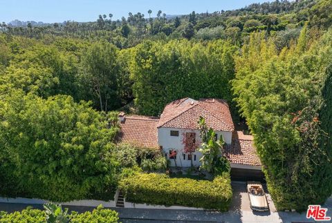 Photo of 1135 Sunset Vale Avenue, West Hollywood, CA 90069 (MLS # 26773891)