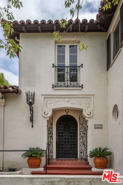 101 S Fuller Avenue