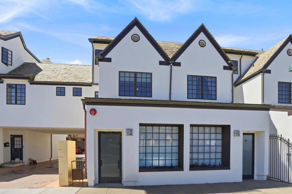Photo of 2338 Palmetto Avenue, Pacifica, CA 94044 (MLS # ML82060625)
