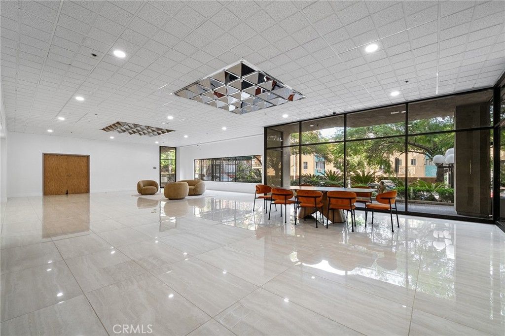 Photo of 727 S Ardmore Ave #308, Los Angeles, CA 90005 (MLS # SR26014478)