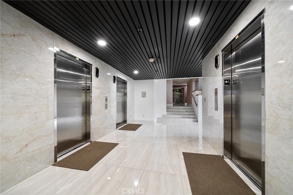 Photo of 727 S Ardmore Ave #308, Los Angeles, CA 90005 (MLS # SR26014478)